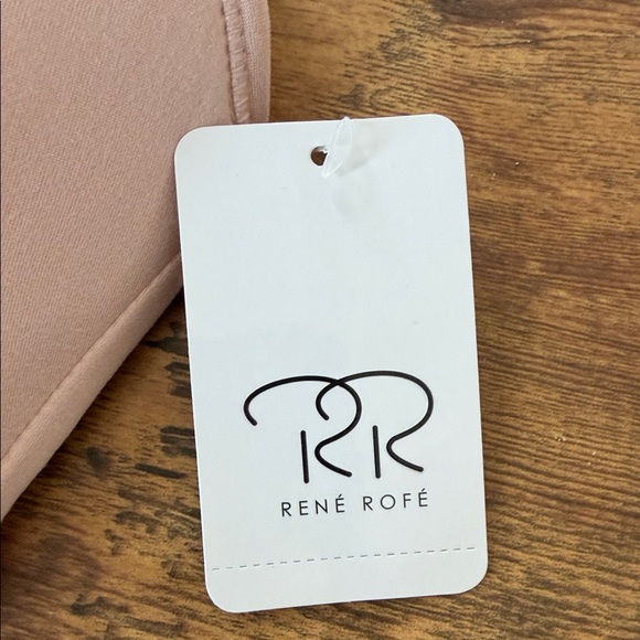 Rene Rofe Soft Pink Bra - Picture 2 of 6